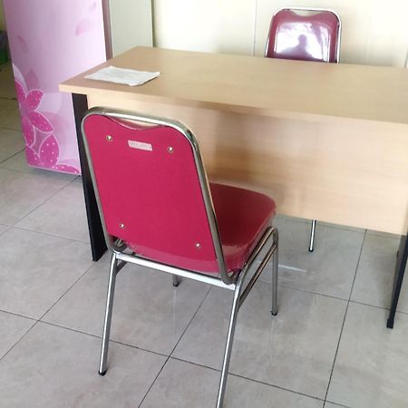 Oyo 93635 Rumah Singgah Cemara Syariah Pekanbaru Buitenkant foto