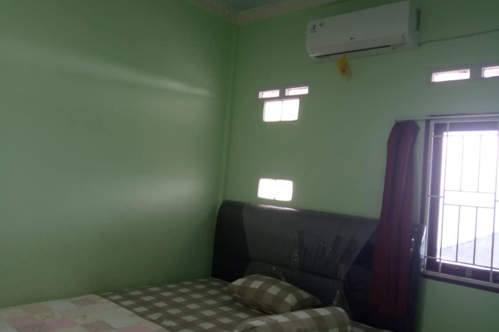 Oyo 93635 Rumah Singgah Cemara Syariah Pekanbaru Buitenkant foto
